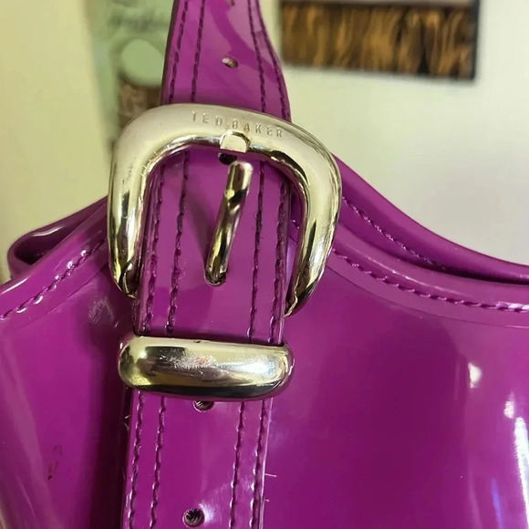 Ted Baker bag in beautiful purple. floral lining with snap closure - Picture 2 of 12